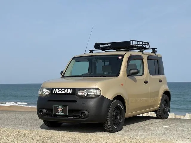 日産キューブベージュ